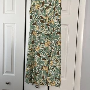 Eddie Bauer size 4 Petite flowered dress